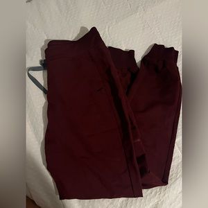 Figs. Zamora jogger. Burgundy. Size small.